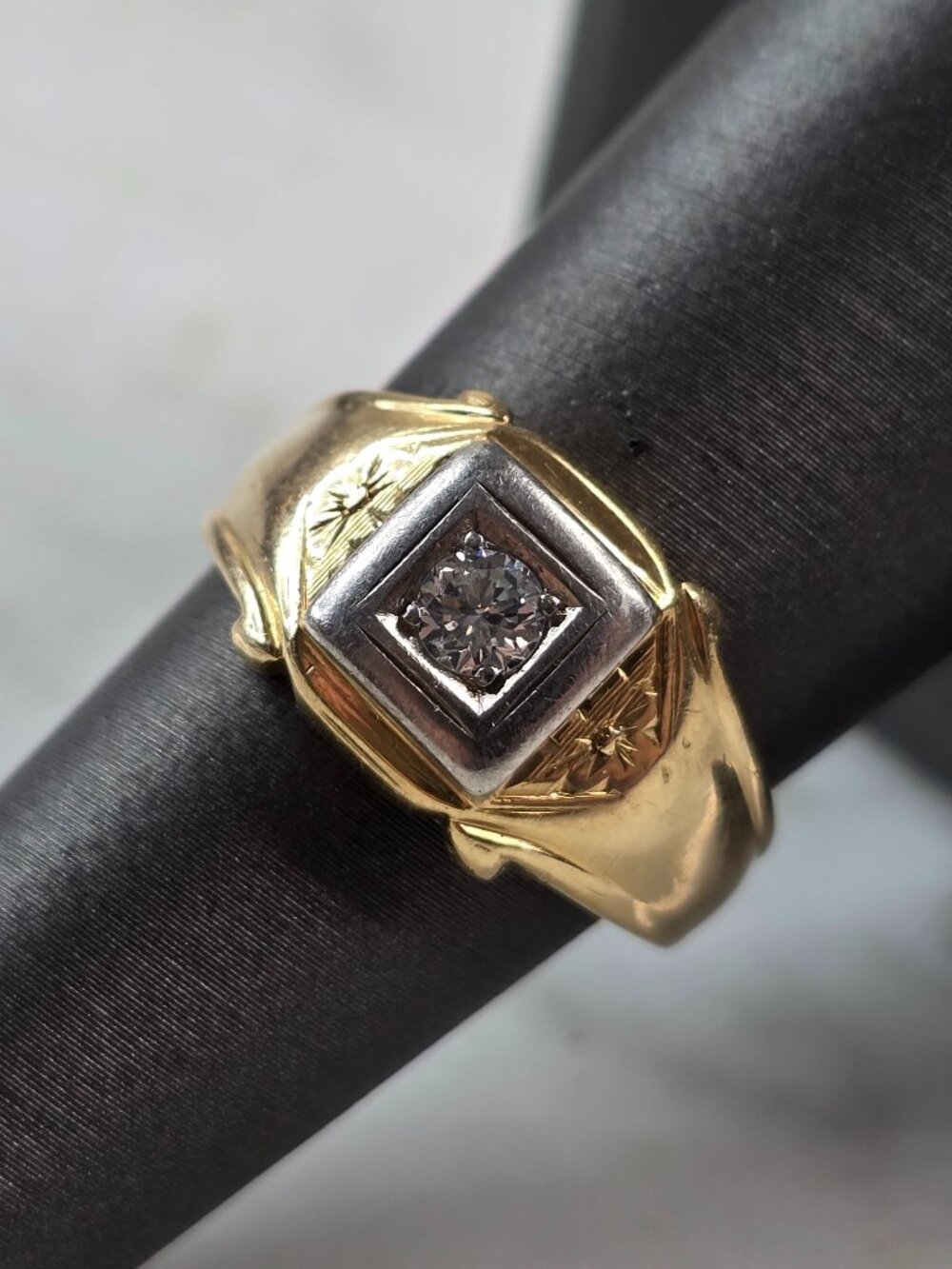 Mens Vintage Estate 14K Yellow Gold Diamond Ring 4.4g  E5740